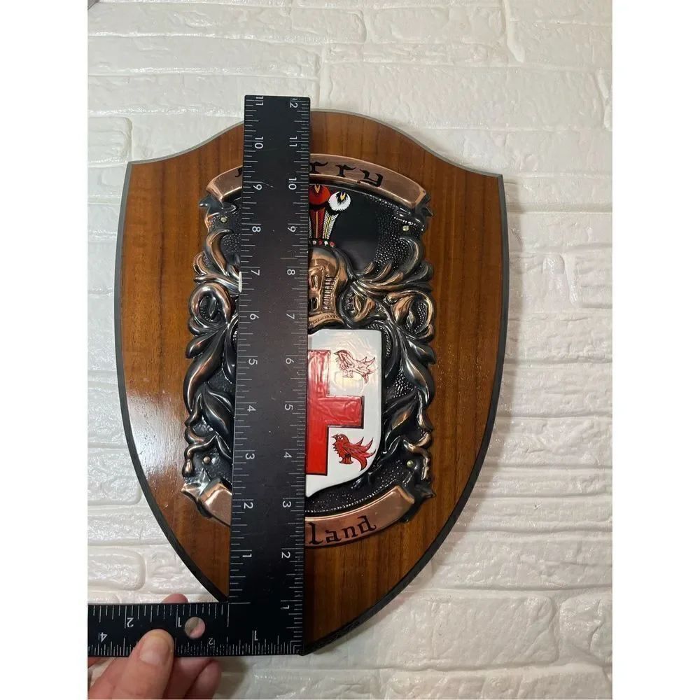 Hand-Painted Copper Shield on American Walnut. - Picture 9 of 10